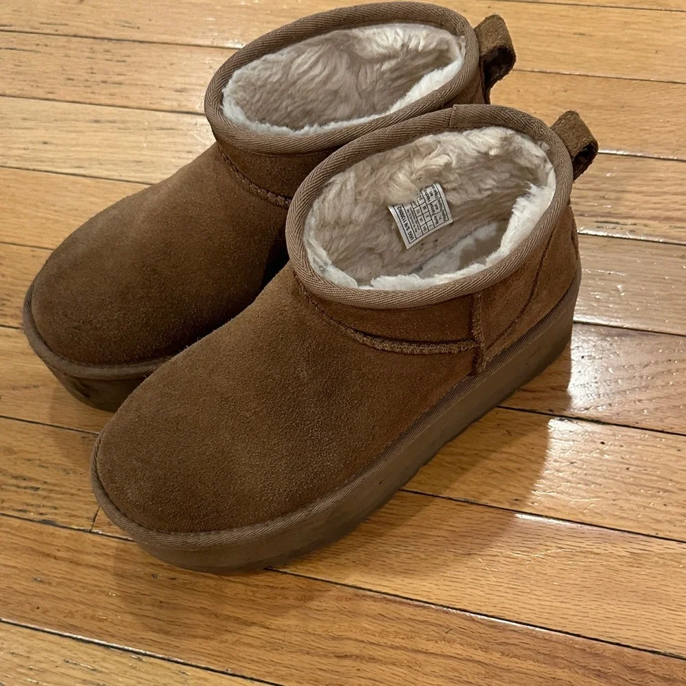 UGG Classic Ultra Mini Platform - Picture 2 of 3